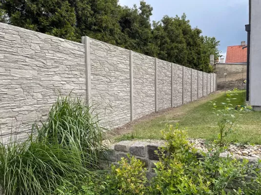 Betonový plot vzor 12 - ohraničení zahrady